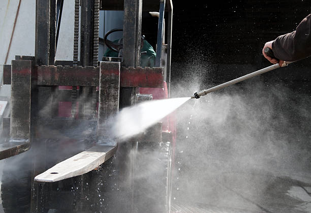 Best Driveway Pressure Washing  in Bowling Green, MD